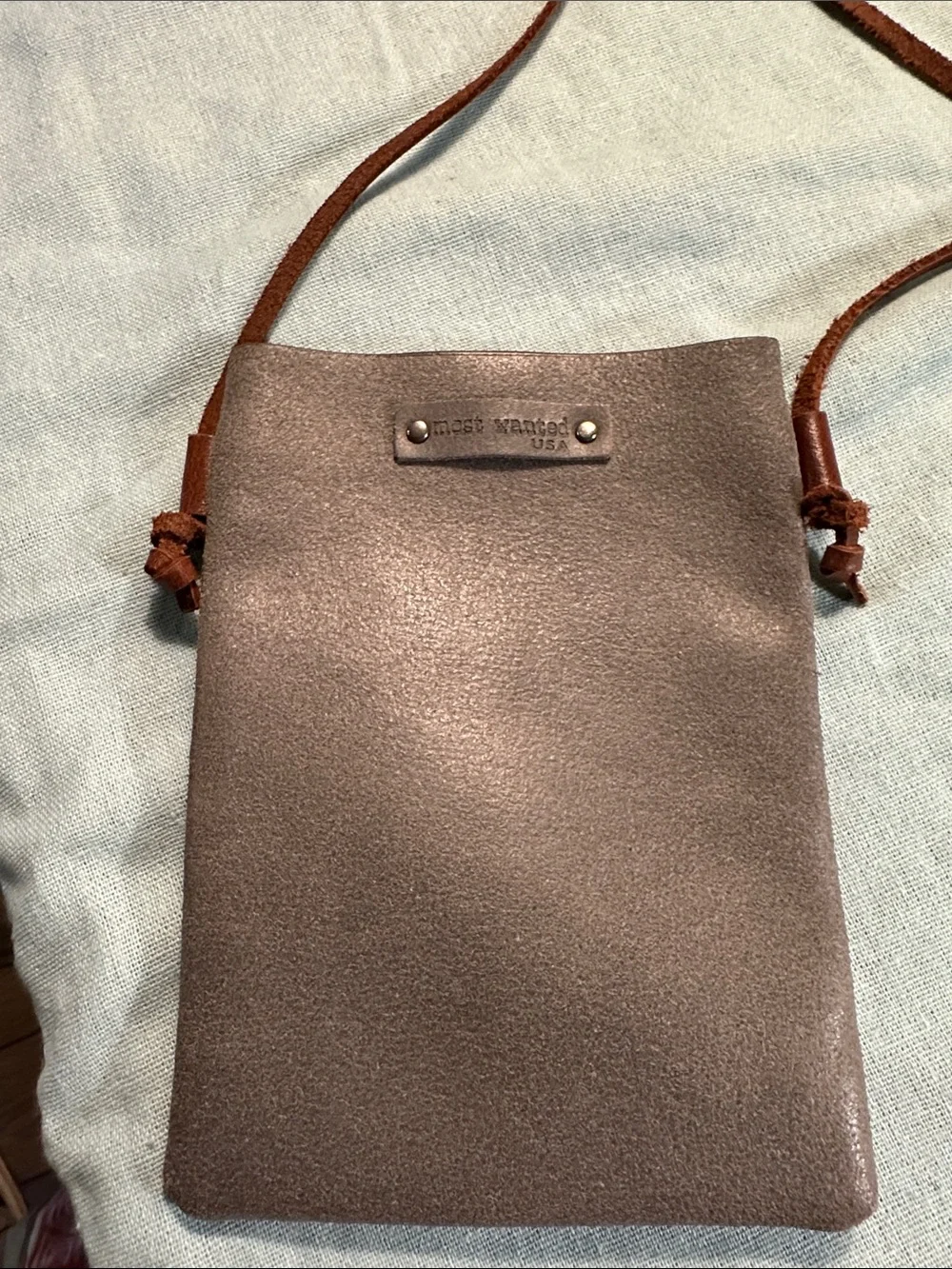 Ready to go/ most wanted USA Matt & Nat Leather Crossbody Phone Pouch - Taupe